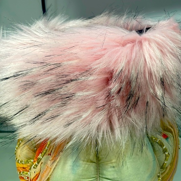 Keeping warm on these cold days and nights! This head band comes down easily - Picture 1 of 3